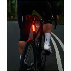 Feu Arrière Vélo Puissant LED 150 Lumens Blinder R-150 Knog 13 Feu Arrière Vélo Puissant LED 150 Lumens Blinder R-150 Knog -Promos REMORQUES VÉLO Magasin BlinderR150 knog