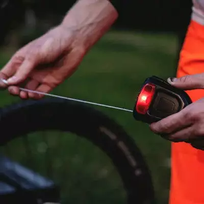 Antivol Câble Vélo Compact FLX Avec Lumière Intégrée Hiplok 5 Antivol Câble Vélo Compact FLX Avec Lumière Intégrée Hiplok – Image 3