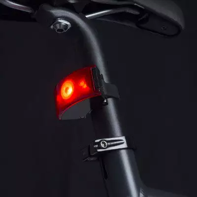 Eclairage Vélo Led Rechargeable Arrière 37 Lumens Curve Bookman 4 Eclairage Vélo Led Rechargeable Arrière 37 Lumens Curve Bookman – Image 2