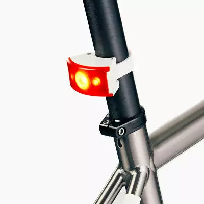 Eclairage Vélo Led Rechargeable Arrière 37 Lumens Curve Bookman 5 Eclairage Vélo Led Rechargeable Arrière 37 Lumens Curve Bookman – Image 3