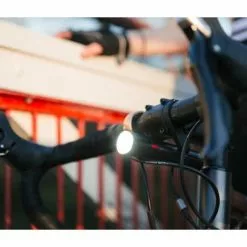 Feu Vélo Avant 700 Lumens PWR ROAD Avec Batterie Externe Knog 10 Feu Vélo Avant 700 Lumens PWR ROAD Avec Batterie Externe Knog -Promos REMORQUES VÉLO Magasin feu velo avant 700 lumens pwr road avec batterie externe knog full 3