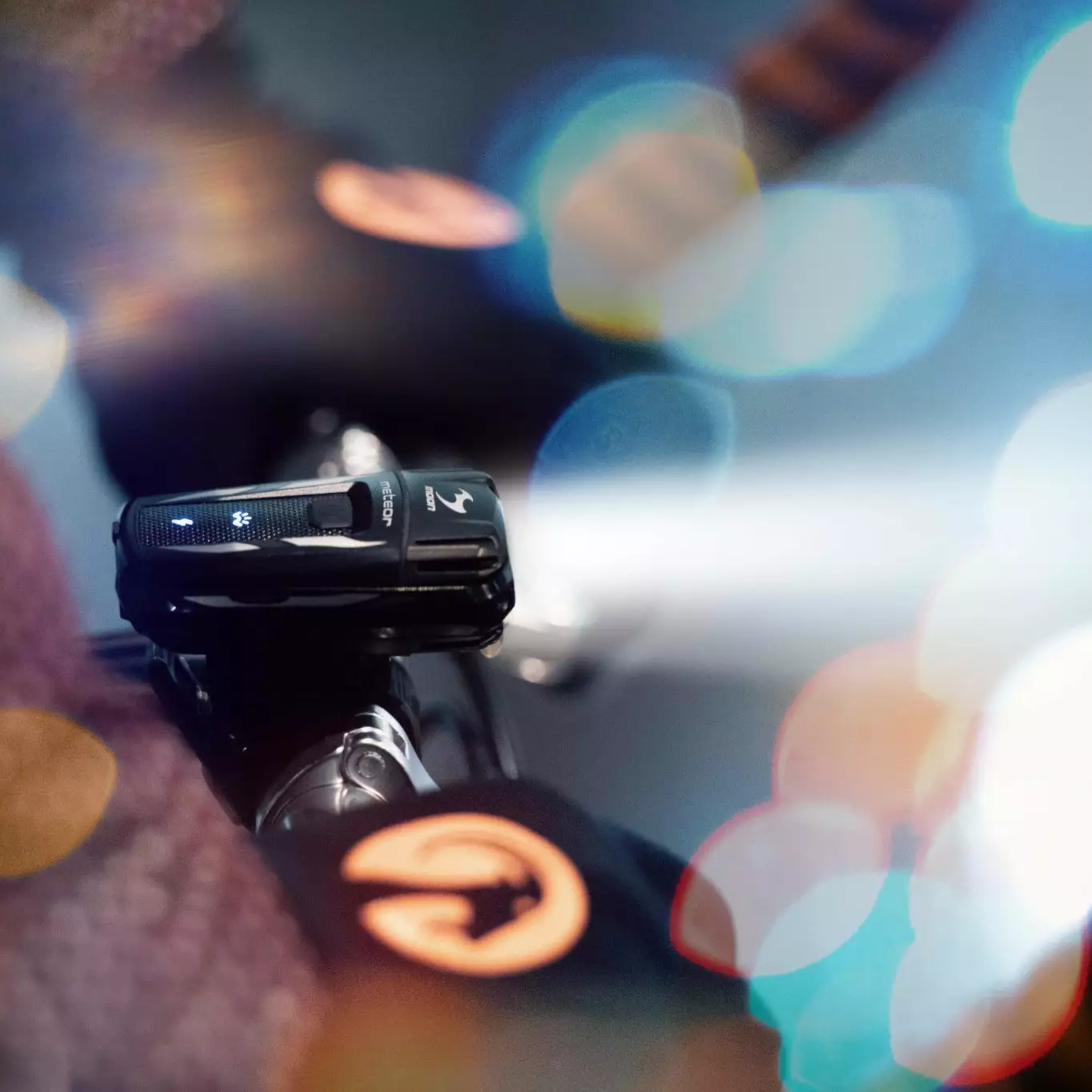 Phare De Vélo Avant USB 400 Lumens Meteor Moon 6 Phare De Vélo Avant USB 400 Lumens Meteor Moon – Image 4