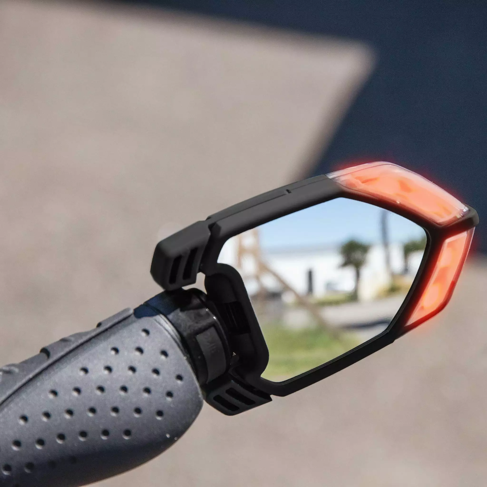 Rétroviseurs Clignotants Pour Vélo Et Trottinette QLÏR Visaia Bike 5 Rétroviseurs Clignotants Pour Vélo Et Trottinette QLÏR Visaia Bike – Image 3