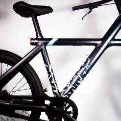 Stickers Réfléchissants Pour Cadre De Vélo Motif Louvre Will B -Promos REMORQUES VÉLO Magasin stickers velo will b motif louvre 5